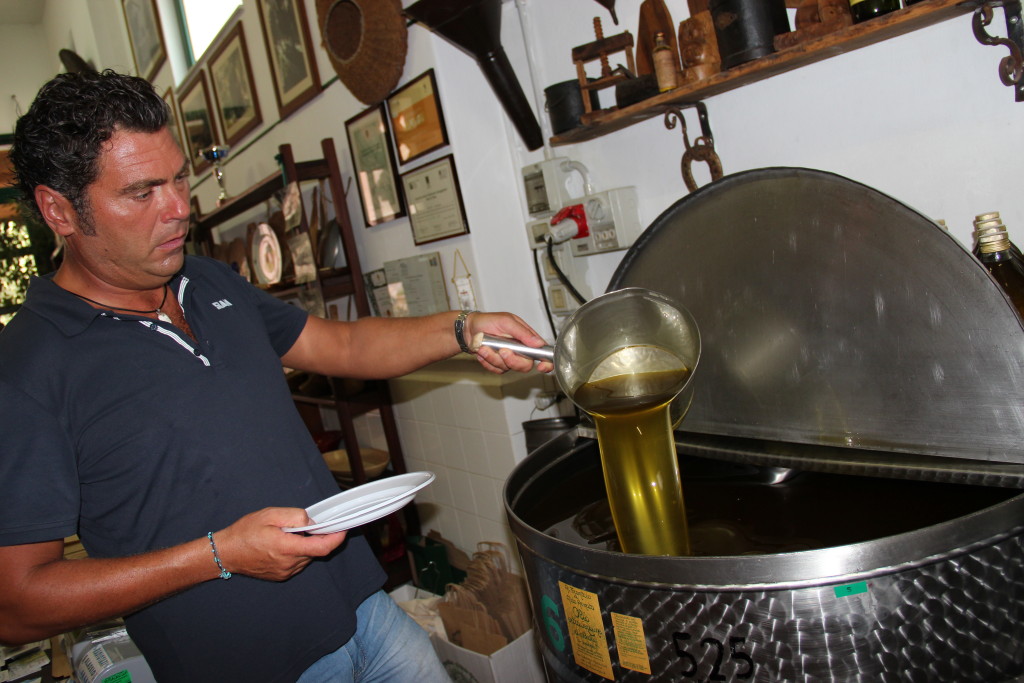Al Frantoio di Aldo Armato (Alassio en Ligurie), entreprise familiale, fondée en 1871 continue de produire l’huile d’olive selon des méthodes traditionnelles
